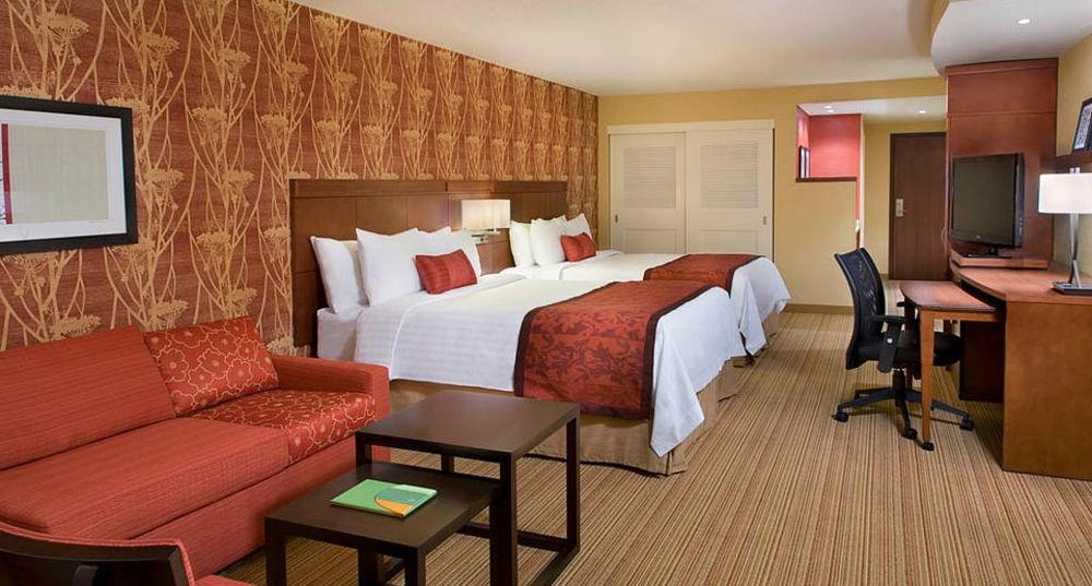 Courtyard By Marriott Calgary Airport Hotell Exteriör bild