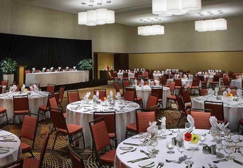 Courtyard By Marriott Calgary Airport Hotell Exteriör bild