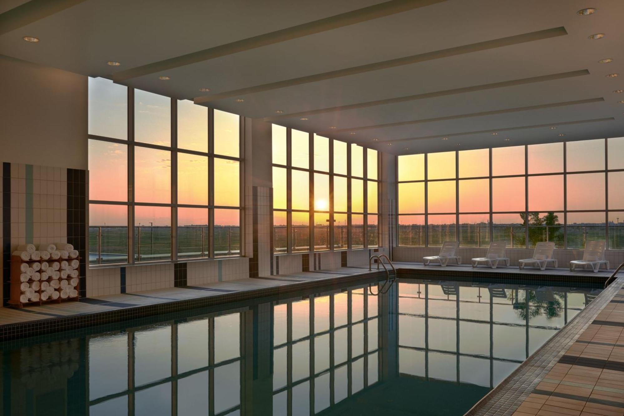 Courtyard By Marriott Calgary Airport Hotell Exteriör bild