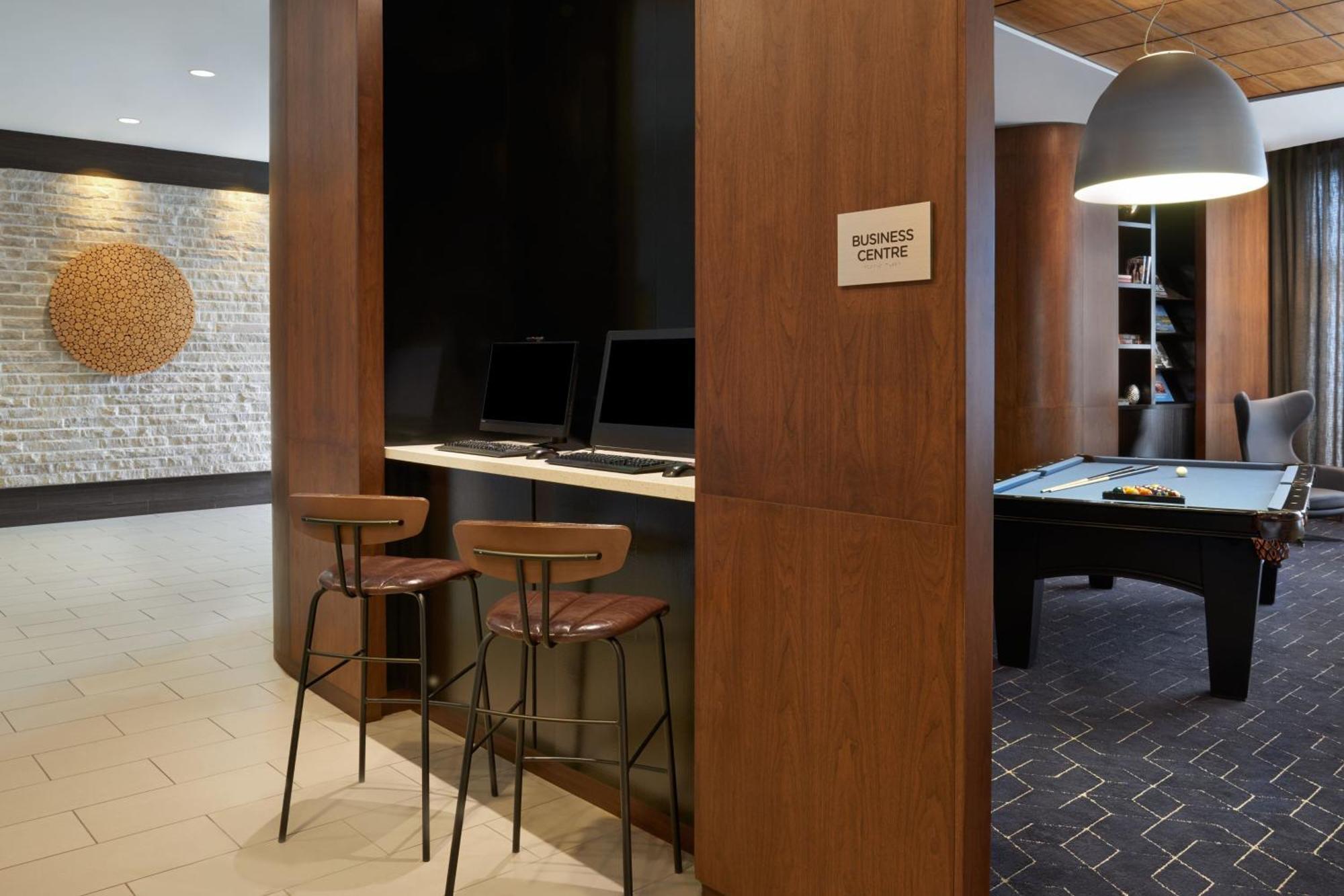 Courtyard By Marriott Calgary Airport Hotell Exteriör bild