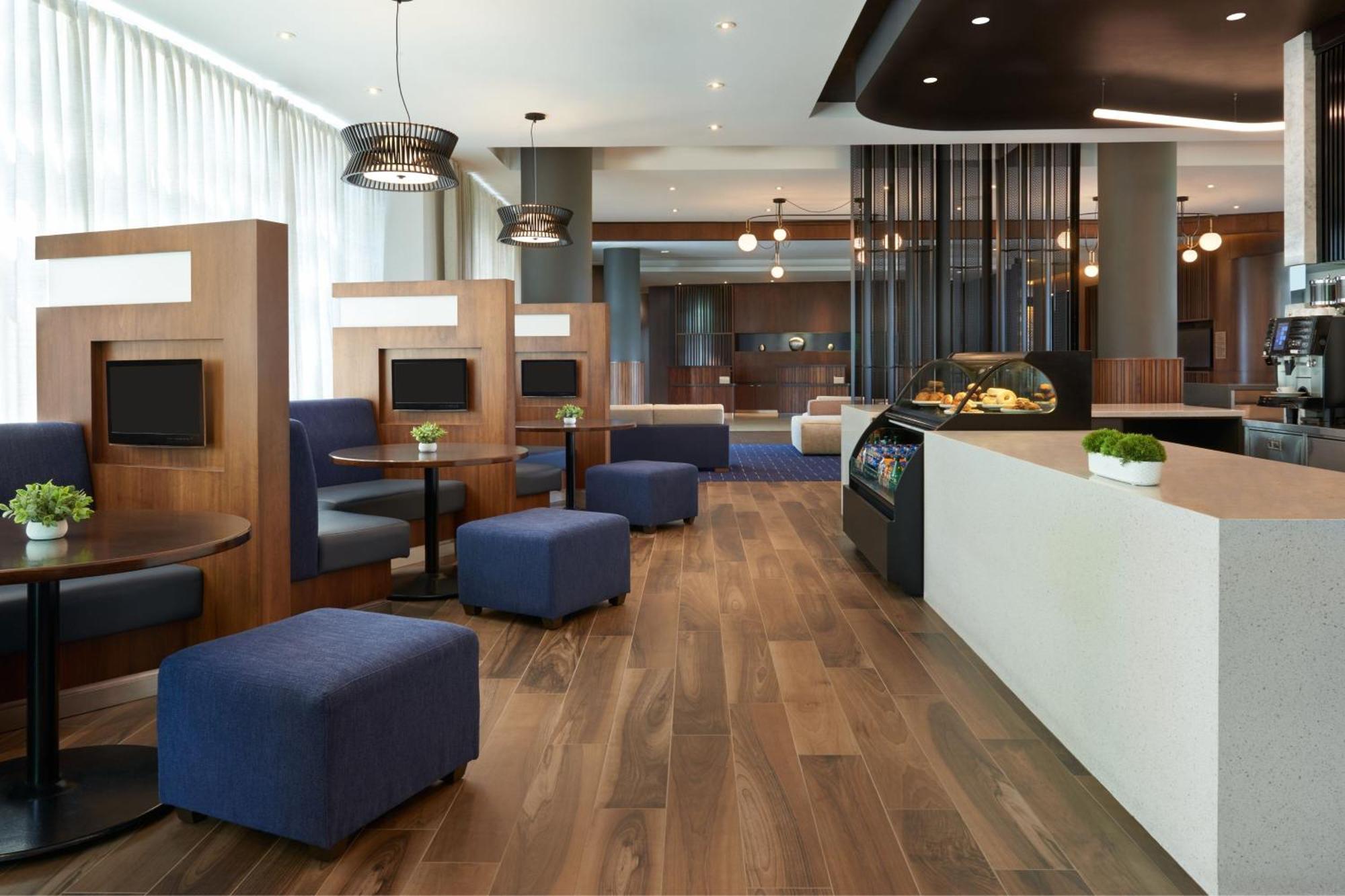 Courtyard By Marriott Calgary Airport Hotell Exteriör bild