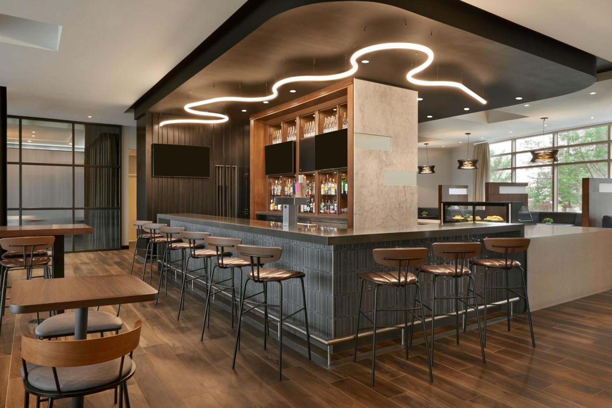 Courtyard By Marriott Calgary Airport Hotell Exteriör bild