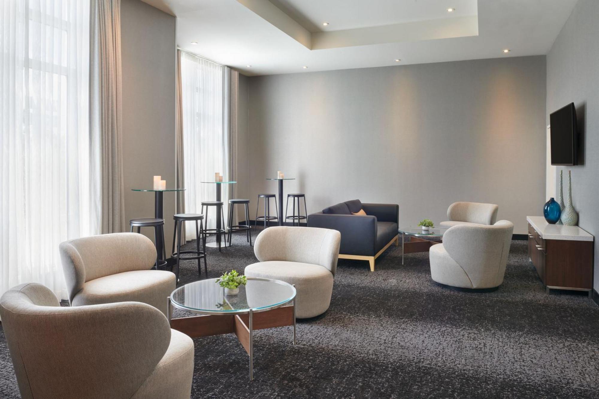 Courtyard By Marriott Calgary Airport Hotell Exteriör bild