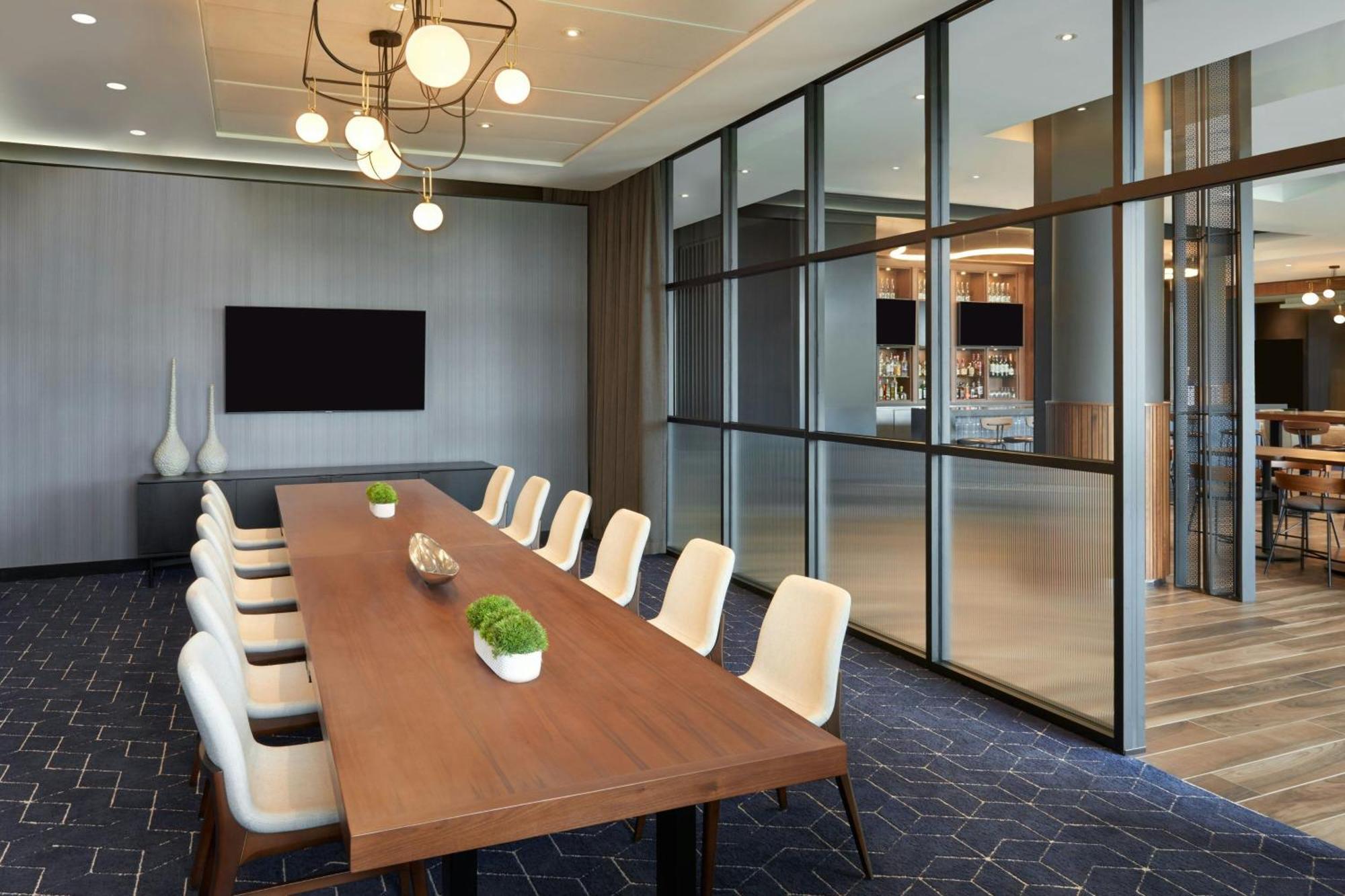 Courtyard By Marriott Calgary Airport Hotell Exteriör bild