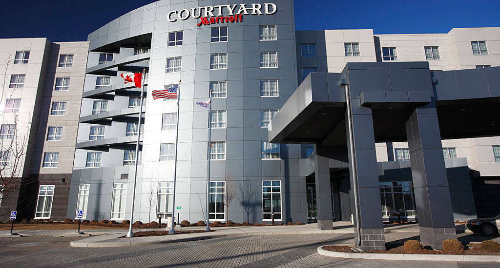 Courtyard By Marriott Calgary Airport Hotell Exteriör bild
